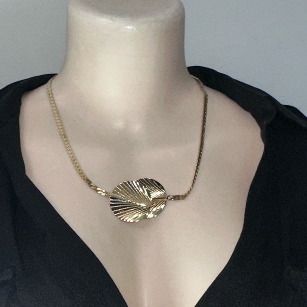 Vintage Park Lane Gold Tone Herringbone with Fan Closure Necklace